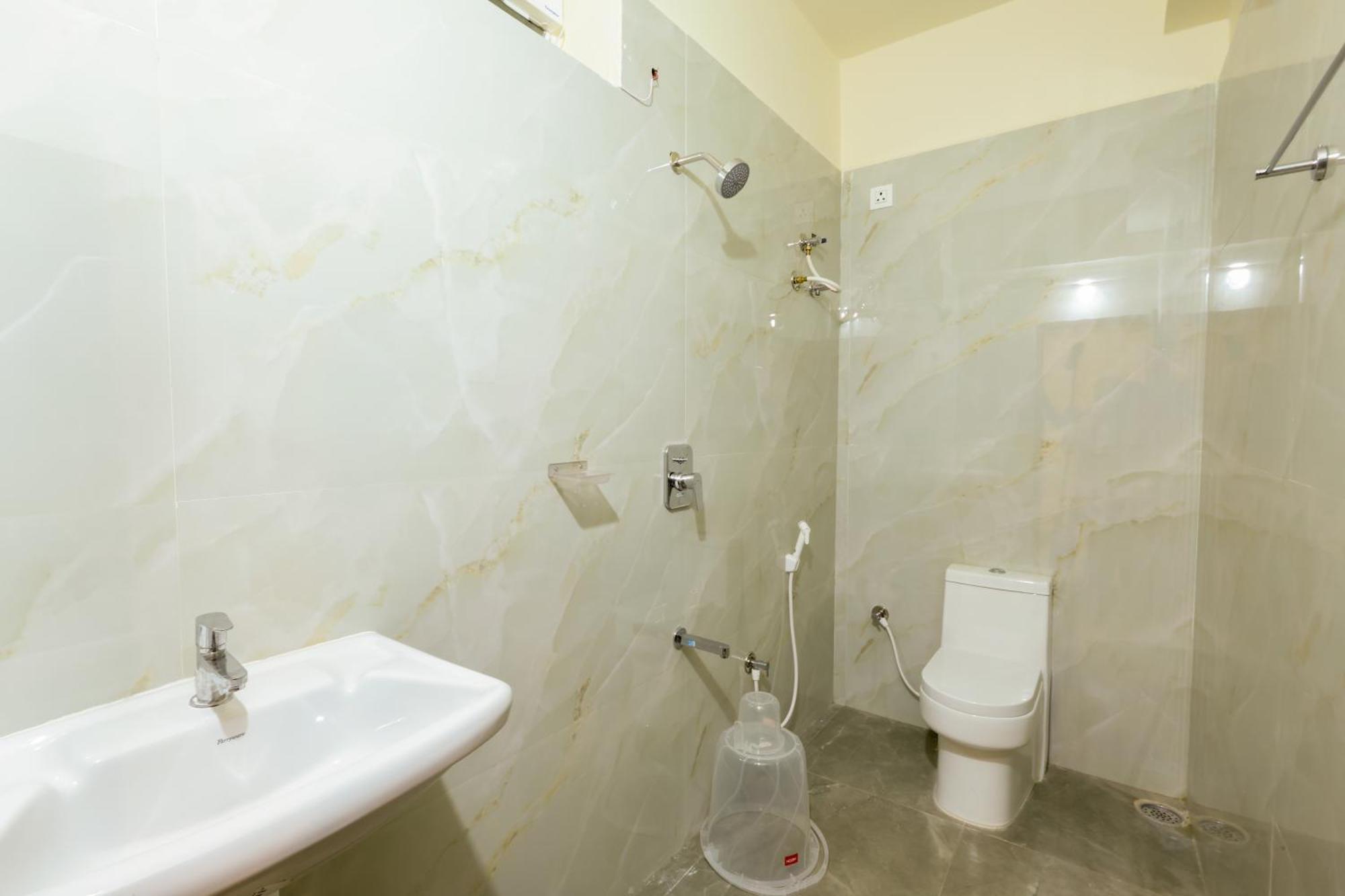Olive Nest- Tirupati Bus Stand- 300 Meters, Railway Station- 400 Meters Hotell Exteriör bild