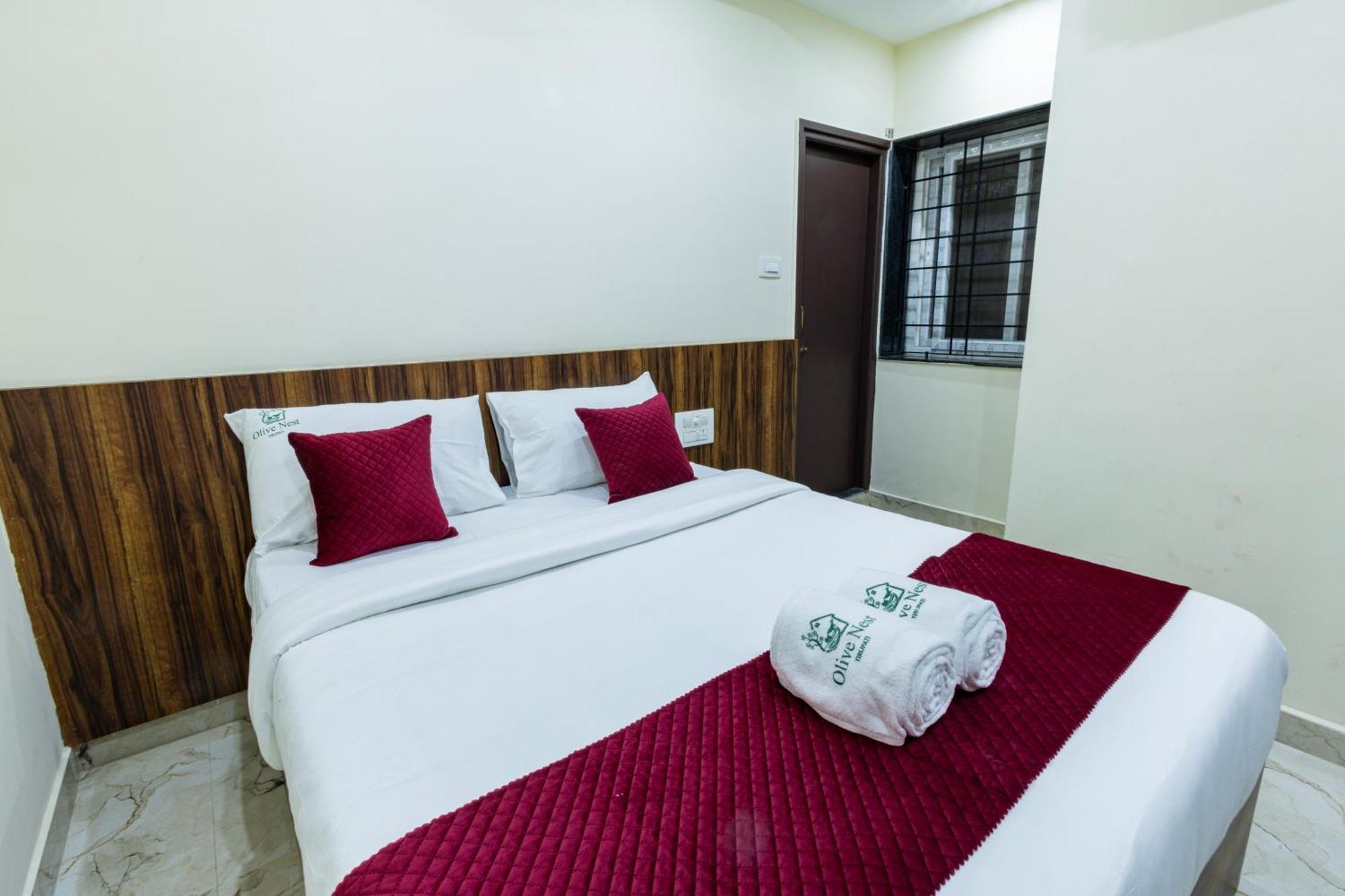 Olive Nest- Tirupati Bus Stand- 300 Meters, Railway Station- 400 Meters Hotell Exteriör bild