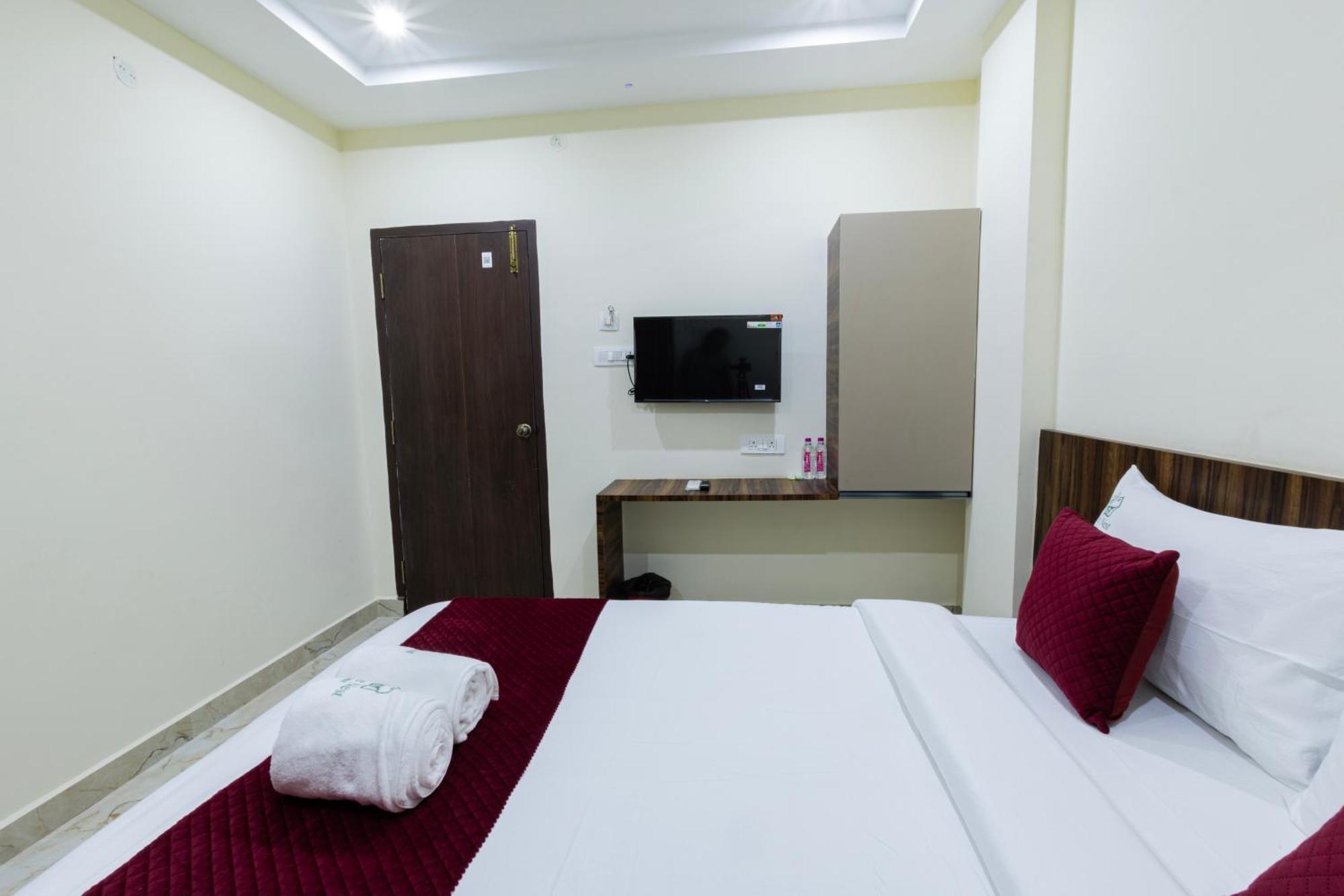 Olive Nest- Tirupati Bus Stand- 300 Meters, Railway Station- 400 Meters Hotell Exteriör bild